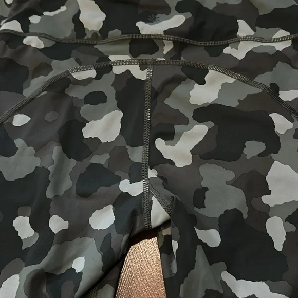 Athleta Lightning Camo 7/8 Tight in Super Sonic Size Medium Leggings - Picture 7 of 15